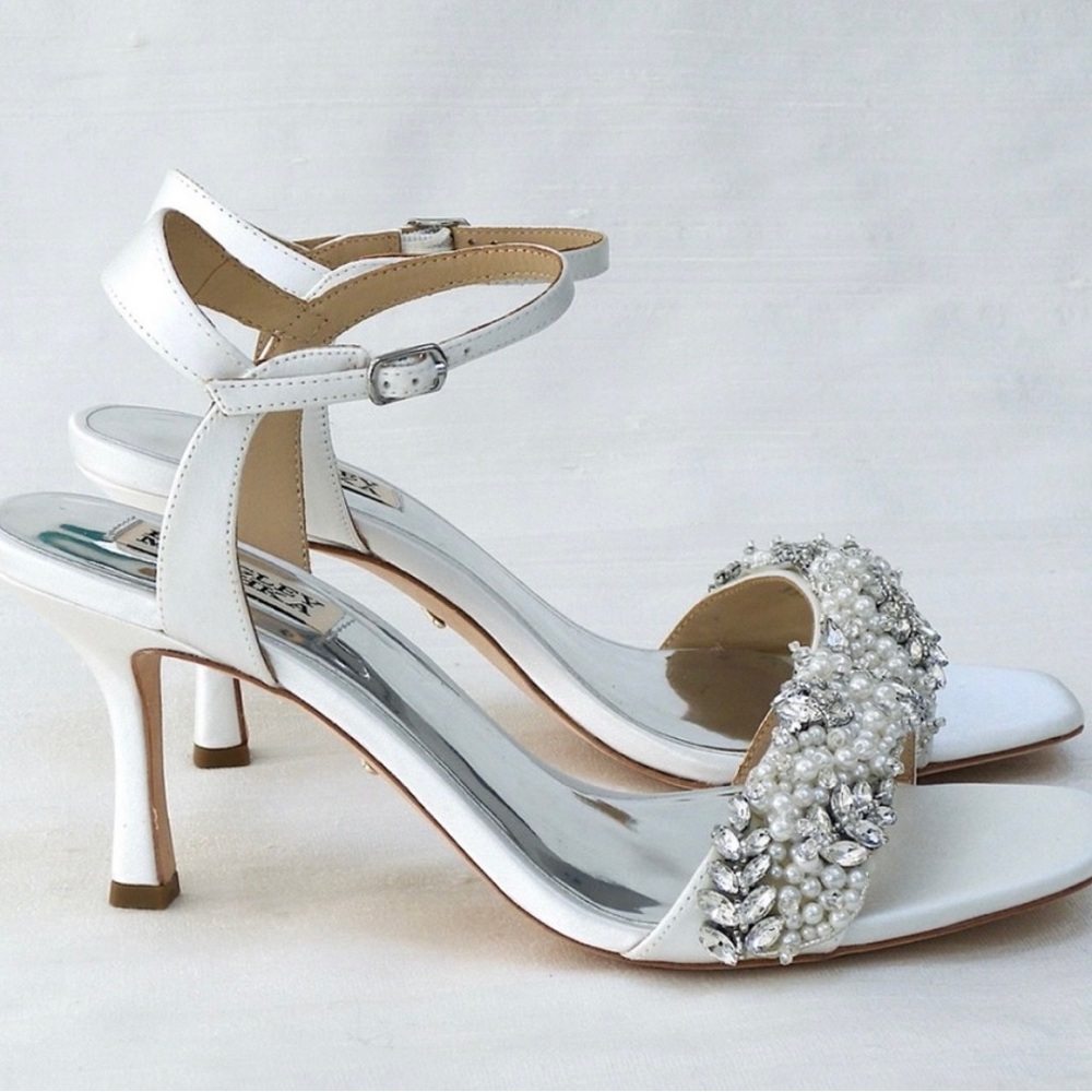 Badgley Mischka Kate, WhiteBridal Sandals 7.5M